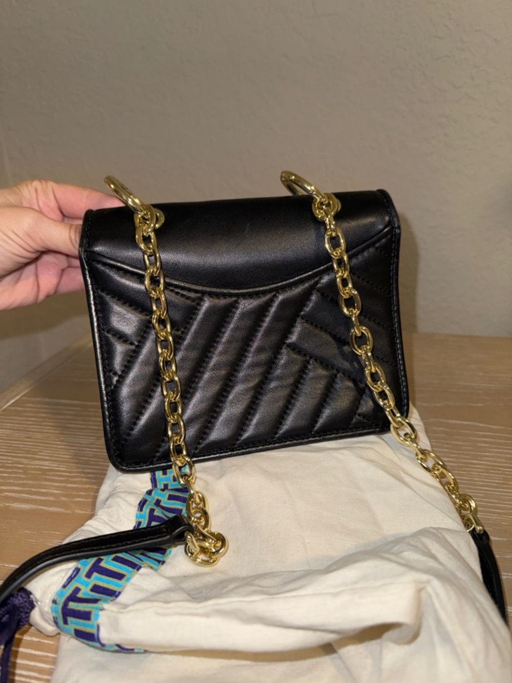 Tory Burch Black Quilted Leather Logo Crossbody with Gold Hardware - Picture 3 of 6